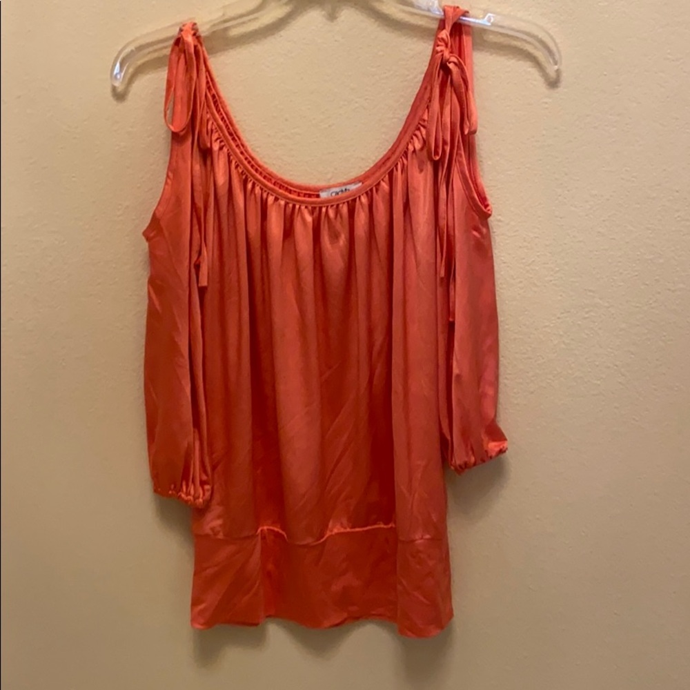 Cache pick-a-boo shoulder top